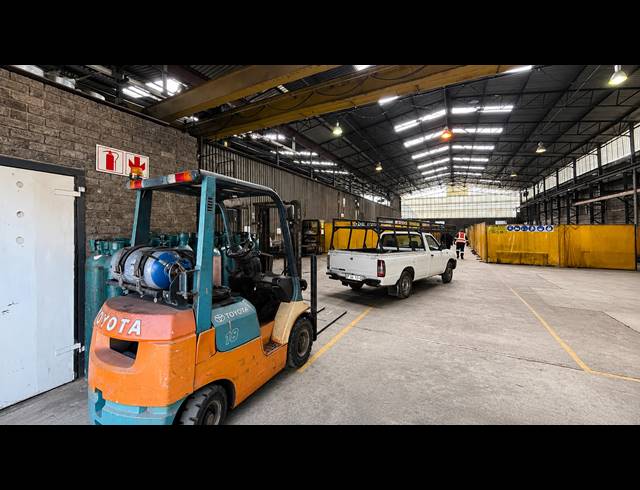 1,350M² WAREHOUSE TO LET IN TUNNEY